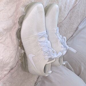 Nike vapormax triple white.